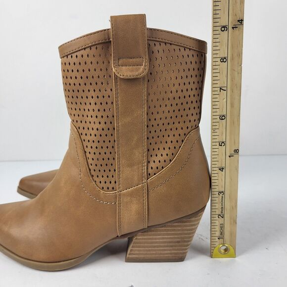 DV Dolce Vita Kirby Pull-On Perforated Western Ankle Bootie Tan 8.5 - Picture 3 of 14